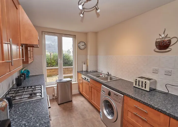 Castle - Annandale Apartment *