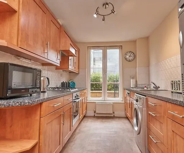 Castle - Annandale Apartment