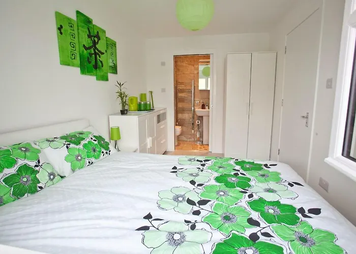 Gala - Free Parking Homestay