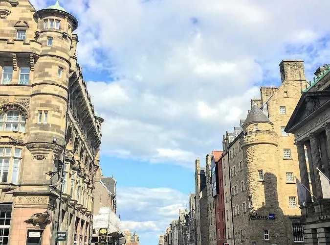 Bailie Royal Mile * Edinburgh