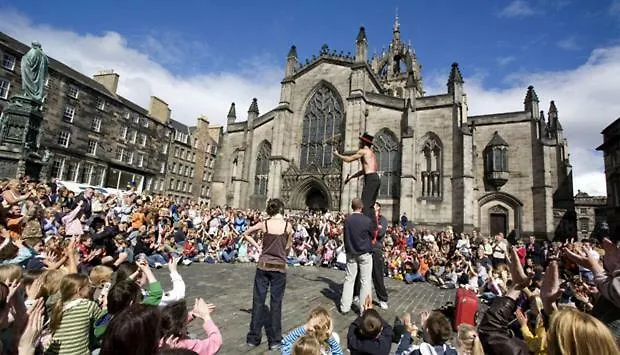 Parliament Square - Royal Mile * Edinburgh