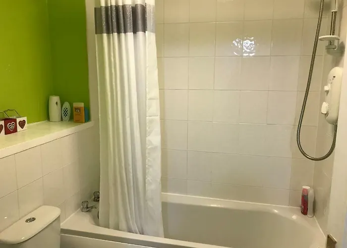 דירה Modern 2 Bedroom *
