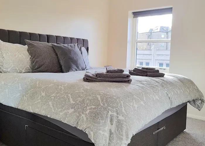 Amazing Apartments - Annandale St Near The Playhouse - Free Parking