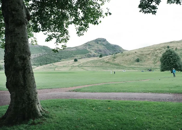 Beautiful Centre - Holyrood Park