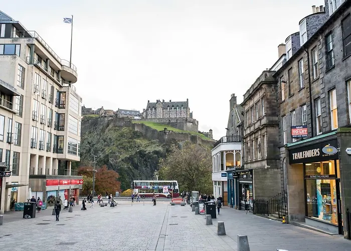 Beautiful Centre - Holyrood Park *