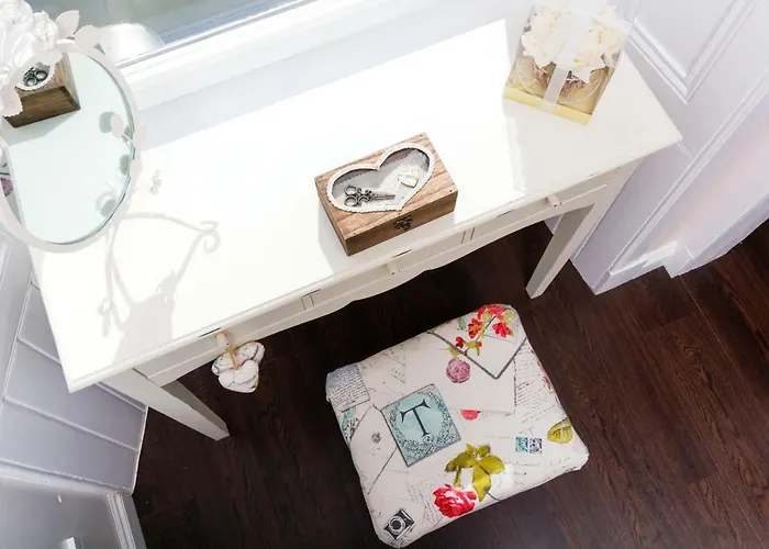 Near Centre Luxury *