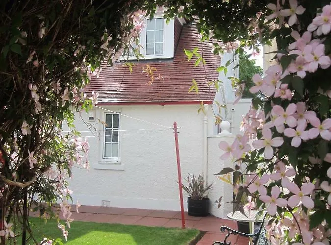 The White House 招待所 *