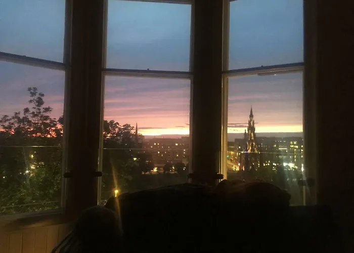 Modern Flat With Fantastic Views By The Royal Mile דירה אדינבורו