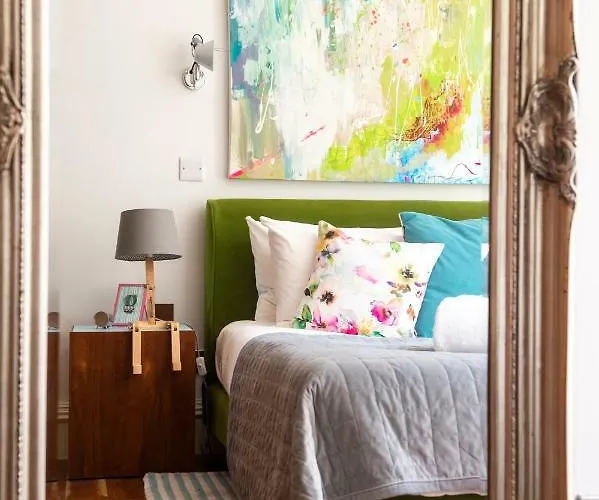 Modern Flat With Fantastic Views By The Royal Mile *