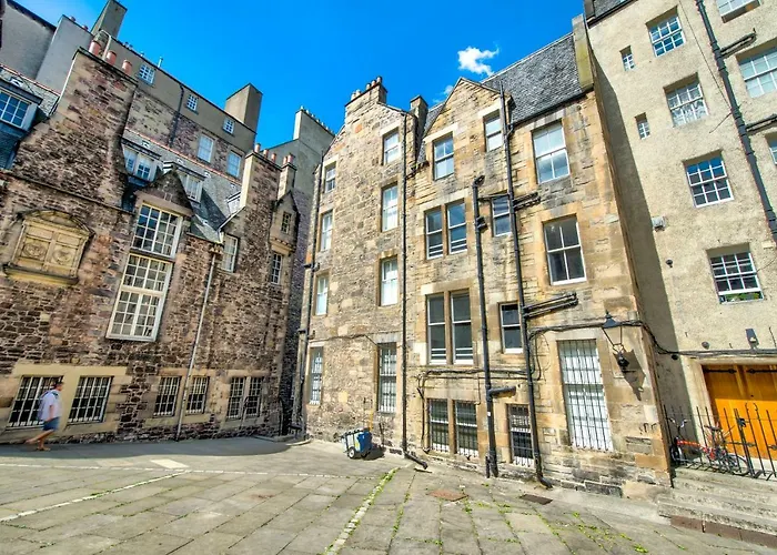 Modern Flat With Fantastic Views By The Royal Mile דירה אדינבורו