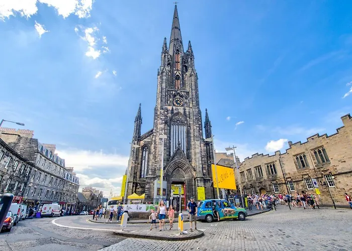 Modern Flat With Fantastic Views By The Royal Mile דירה אדינבורו