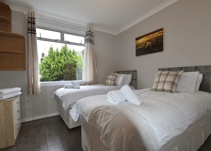 Sighthill 3 Bedrooms With Private Garden *