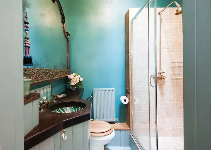 아파트 With Parking, Original Art And Antiques 에든버러