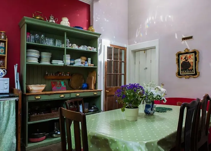 With Parking, Original Art And Antiques إدنبرة