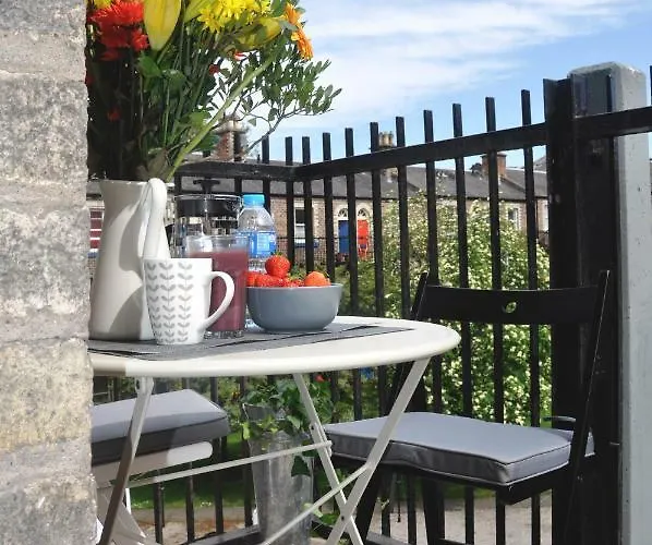 Stylish Flat In 1860's Listed Building Lejlighed