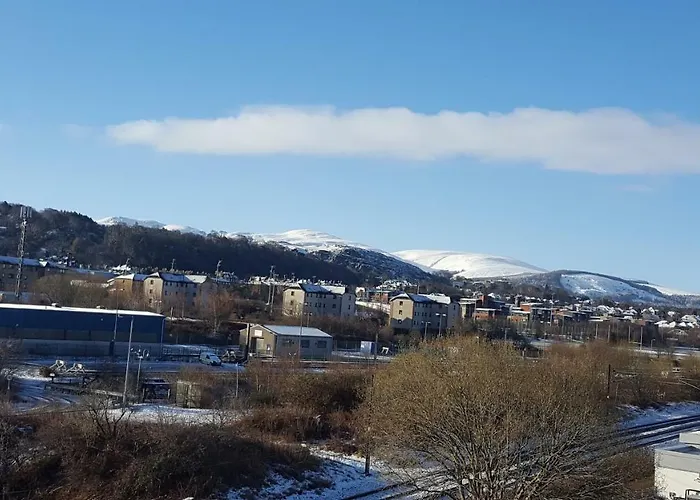 Penthouse Sleeps 11 אדינבורו