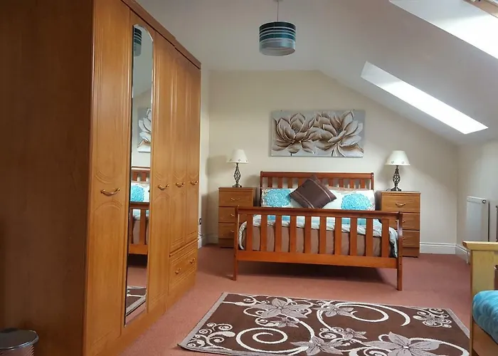 דירה Penthouse Sleeps 11 אדינבורו