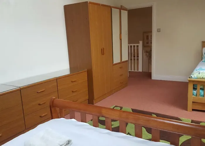 Penthouse Sleeps 11 * Edinburgh