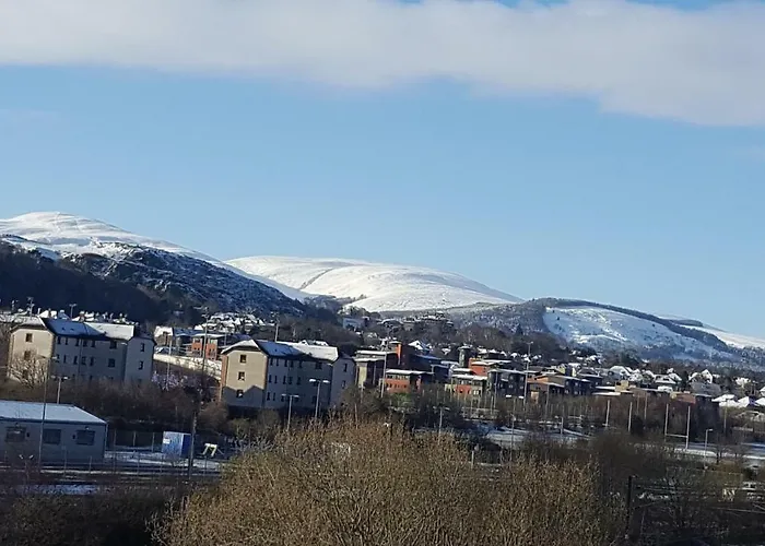 דירה Penthouse Sleeps 11 *