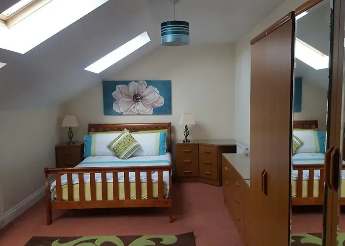 דירה Penthouse Sleeps 11 אדינבורו