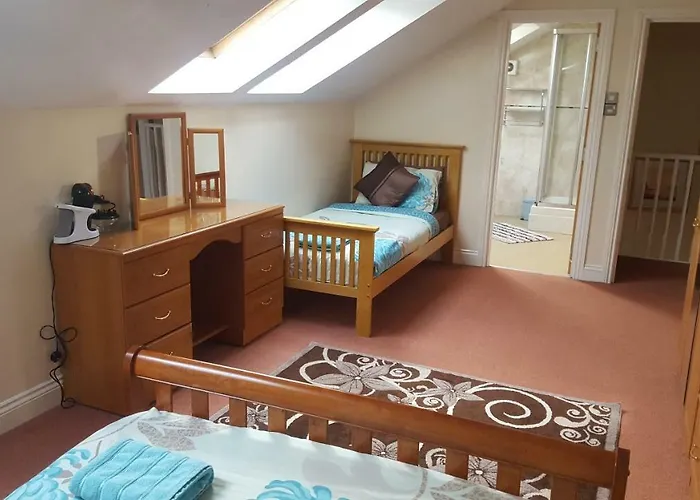 דירה Penthouse Sleeps 11 אדינבורו