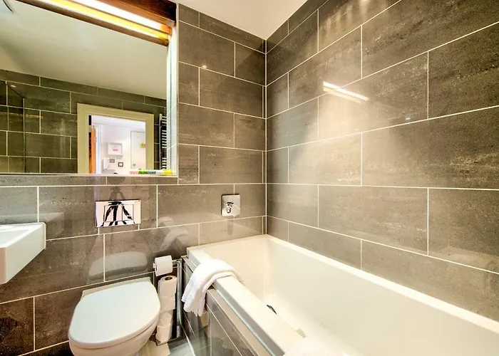 דירה Modern Flat With Fantastic Views By The Royal Mile אדינבורו
