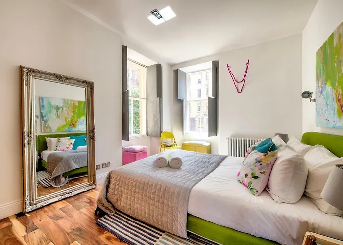 Modern Flat With Fantastic Views By The Royal Mile אדינבורו