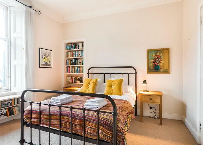 Spacious & Unique 1 Bed With Wifi דירה אדינבורו