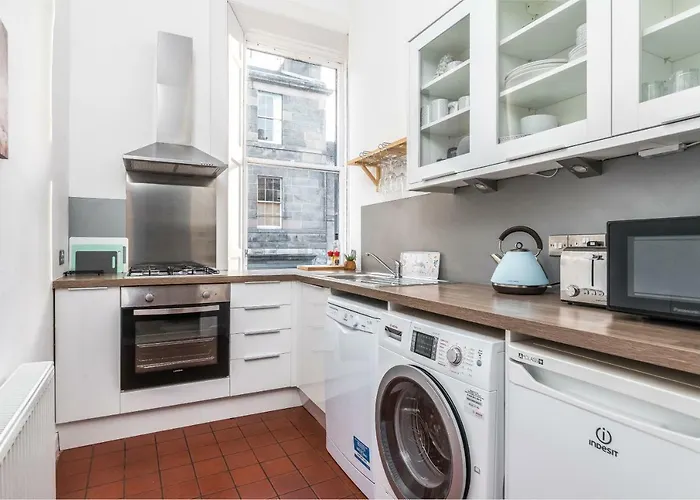 Charming, & Spacious Georgian 3 Bed Διαμέρισμα *