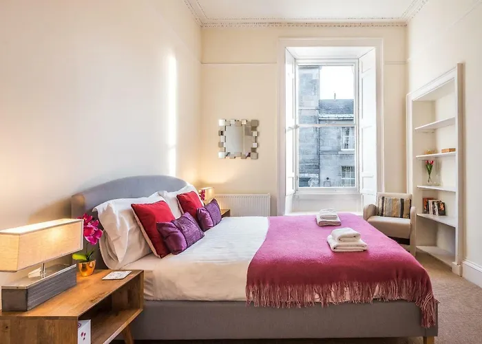 Charming, & Spacious Georgian 3 Bed