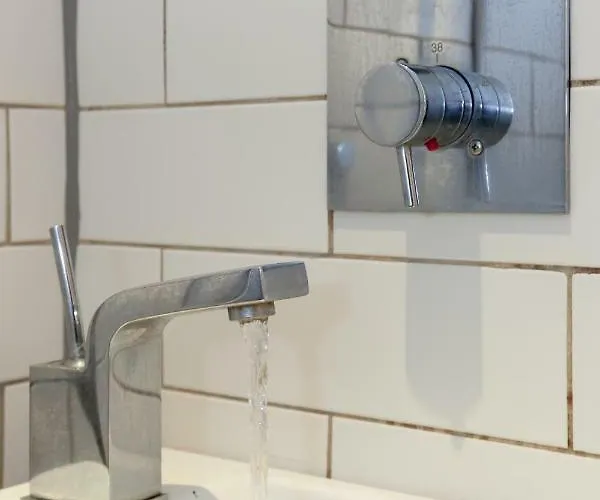 The - Floor 2 Bedroom דירה אדינבורו