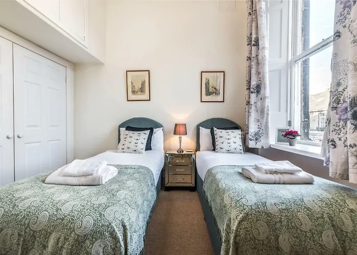 Charming, & Spacious Georgian 3 Bed Edinburgh