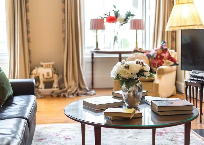 Grand & Spacious With Wifi Apartament *
