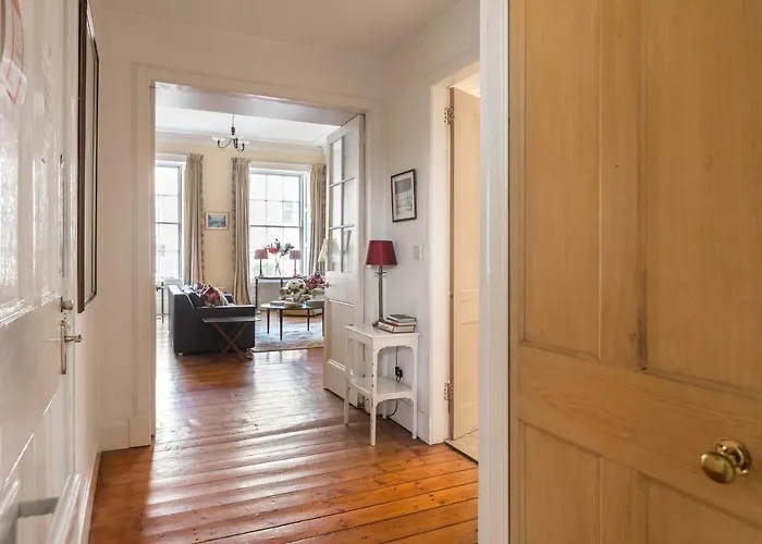 Appartamento Grand & Spacious With Wifi