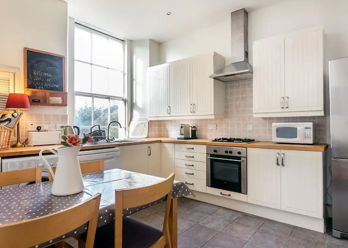Grand & Spacious With Wifi Apartament *