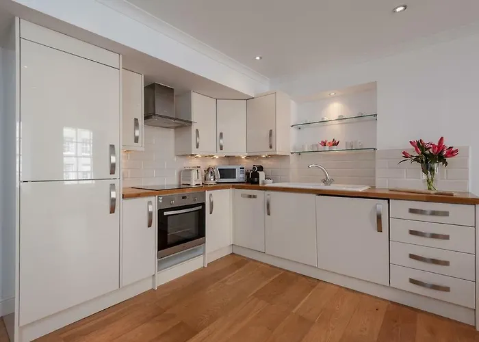 3 Royal Mile Flat Near Castle