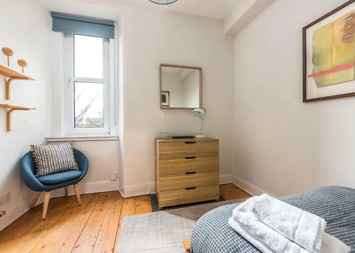 Lovely Daire Edinburgh