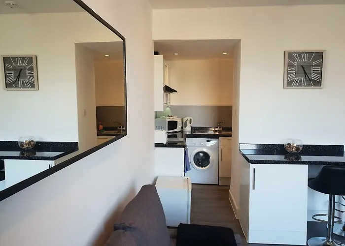 Stylish - Near Haymarket, Walk To Castle And Princes Street דירה *
