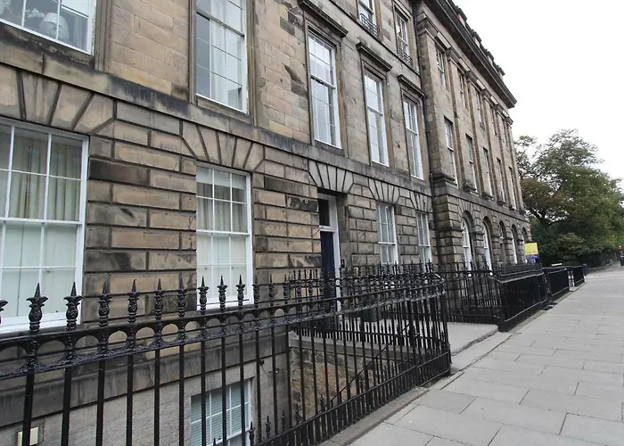 Apartment Escape To @ Albyn Place *