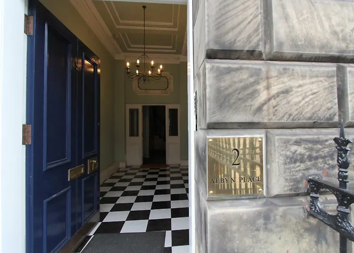 Escape To @ Albyn Place אדינבורו