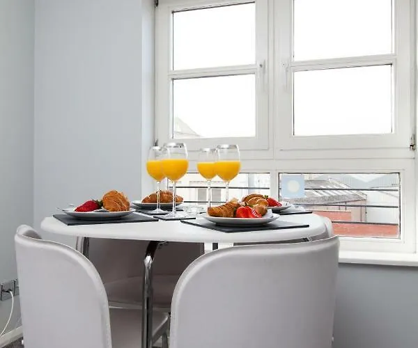 Amazing Apartments - Annandale St Near The Playhouse - Free Parking Apartment *