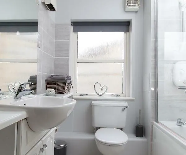 Amazing Apartments - Annandale St Near The Playhouse - Free Parking *