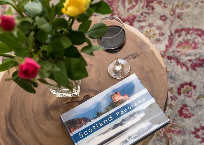 The Street אדינבורו