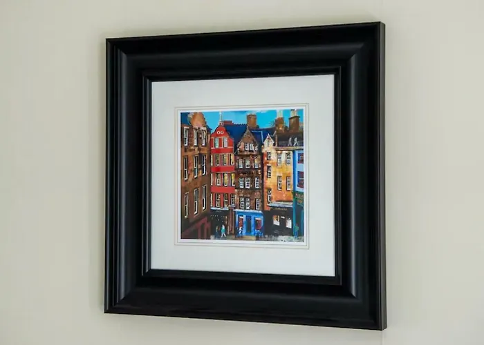 Charming 1 Bed With Castle View * Edinburgh