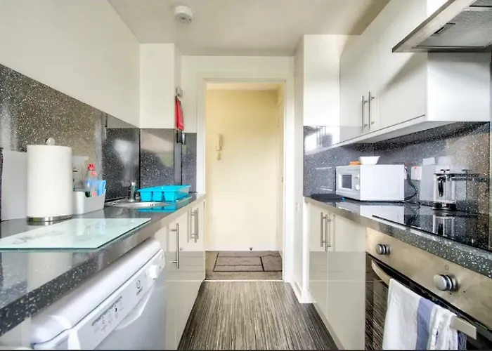 Апартаменты Charming 1 Bed With Castle View *
