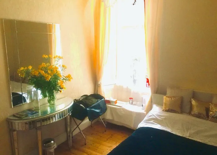 לינה וארוחת בוקר Marchhall 3*