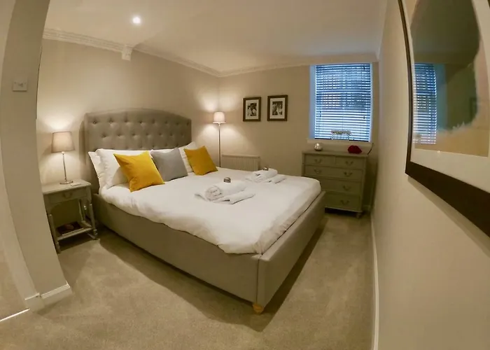 Escape To @ Abercromby Place Apartment *