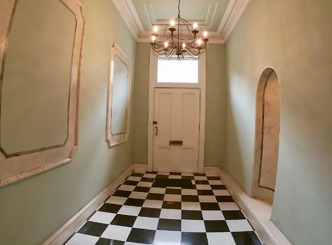 Escape To @ Albyn Place *