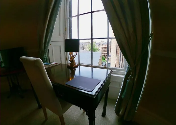 Escape To @ Albyn Place