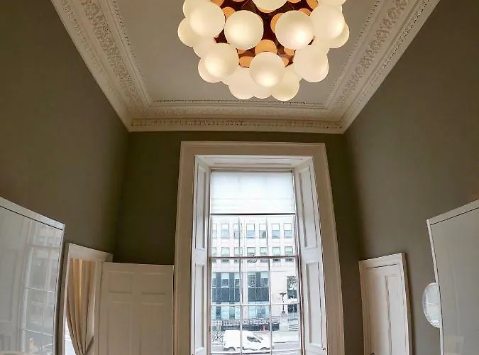 Apartment Escape To @ Albyn Place